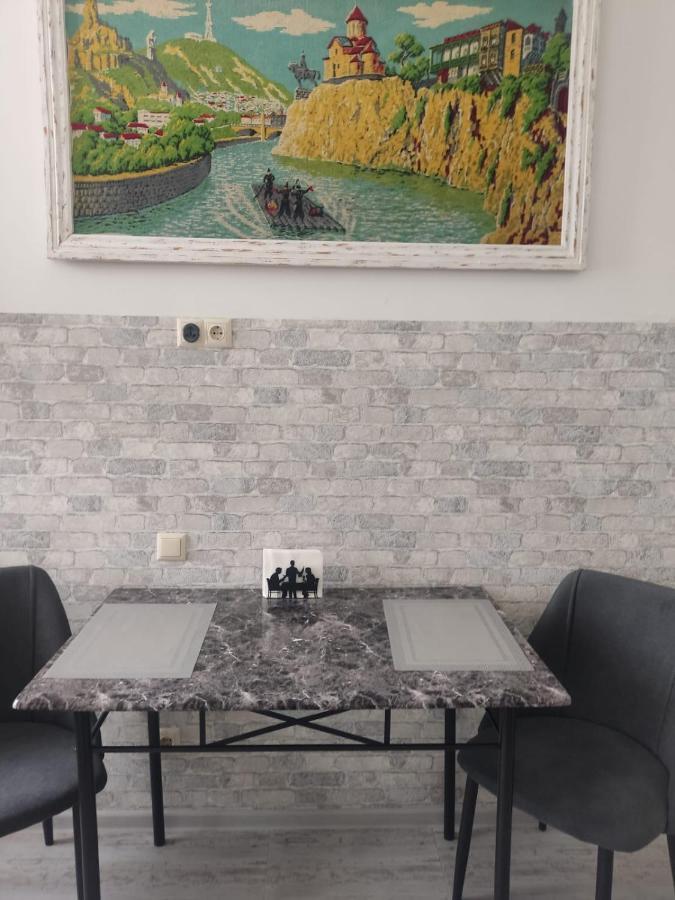 Ahmashenebeliapart Tbilissi Extérieur photo